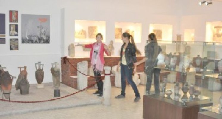 Amfore şi statuete contemporane, expuse la Muzeul Callatis